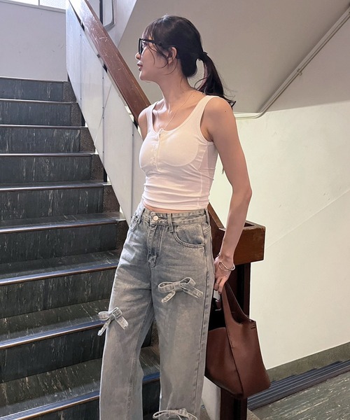 Jewelobe(ジュエローブ)の「フェイクヘンリーネッククロップドブラタンクトップ(パット付き)(タンクトップ・レディース・ブラウン/オフホワイト/グレー/ブラック・FREE)」の10枚目の写真