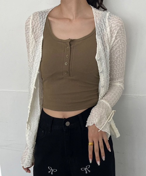 Jewelobe(ジュエローブ)の「フェイクヘンリーネッククロップドブラタンクトップ(パット付き)(タンクトップ・レディース・ブラウン/オフホワイト/グレー/ブラック・FREE)」の17枚目の写真