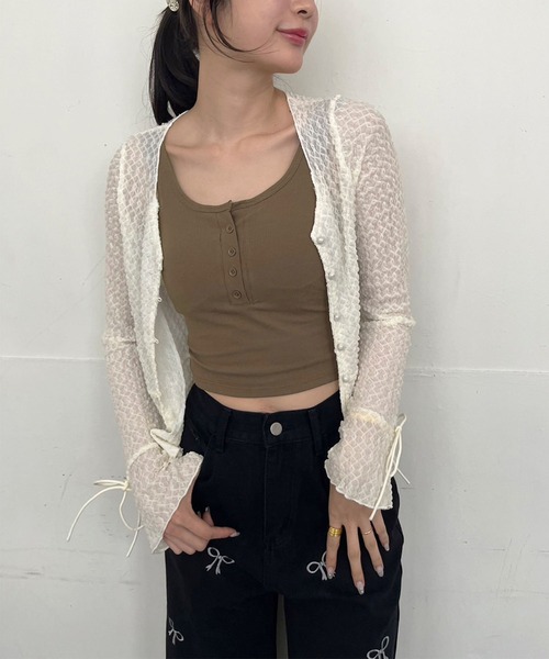 Jewelobe(ジュエローブ)の「フェイクヘンリーネッククロップドブラタンクトップ(パット付き)(タンクトップ・レディース・ブラウン/オフホワイト/グレー/ブラック・FREE)」の18枚目の写真