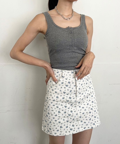 Jewelobe(ジュエローブ)の「フェイクヘンリーネッククロップドブラタンクトップ(パット付き)(タンクトップ・レディース・ブラウン/オフホワイト/グレー/ブラック・FREE)」の21枚目の写真