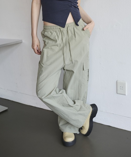 UNE MANSION(ユヌマンション)の「【ストリング付き】ストレートナイロンカーゴパンツ(カーゴパンツ・レディース・ピンク/チャコール/スカイブルー/カーキ/ブラック・FREE)」の3枚目の写真