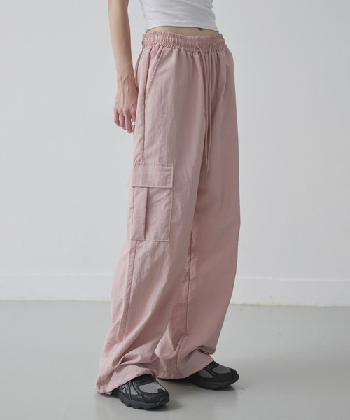 UNE MANSION(ユヌマンション)の「【ストリング付き】ストレートナイロンカーゴパンツ(カーゴパンツ・レディース・ピンク/チャコール/スカイブルー/カーキ/ブラック・FREE)」の5枚目の写真