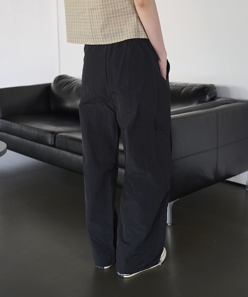 UNE MANSION(ユヌマンション)の「【ストリング付き】ストレートナイロンカーゴパンツ(カーゴパンツ・レディース・ピンク/チャコール/スカイブルー/カーキ/ブラック・FREE)」の21枚目の写真