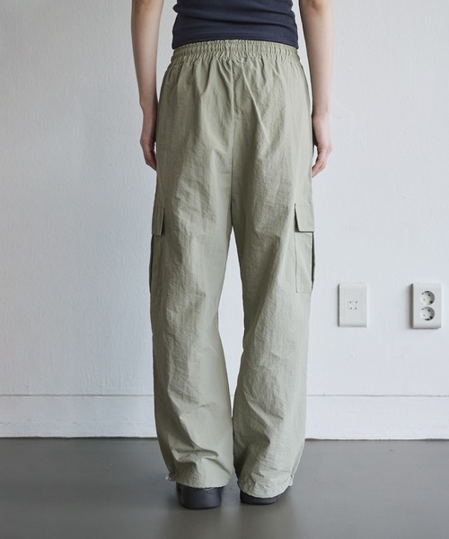 UNE MANSION(ユヌマンション)の「【ストリング付き】ストレートナイロンカーゴパンツ(カーゴパンツ・レディース・ピンク/チャコール/スカイブルー/カーキ/ブラック・FREE)」の19枚目の写真