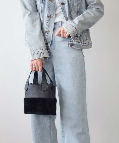 RIPANI（リパーニ）の「【RIPANI】ムートンコンビハンドバッグ(Q46531)（ハンドバッグ・レディース・ブラック/グレー・ALL）」の2枚目の写真