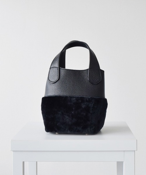 RIPANI（リパーニ）の「【RIPANI】ムートンコンビハンドバッグ(Q46531)（ハンドバッグ・レディース・ブラック/グレー・ALL）」の3枚目の写真