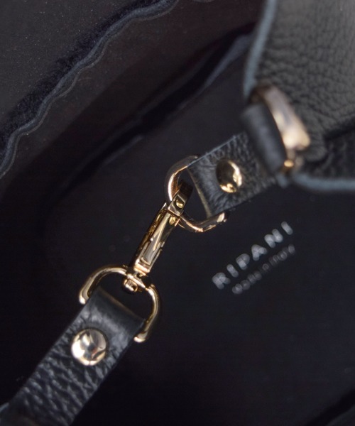 RIPANI（リパーニ）の「【RIPANI】ムートンコンビハンドバッグ(Q46531)（ハンドバッグ・レディース・ブラック/グレー・ALL）」の7枚目の写真