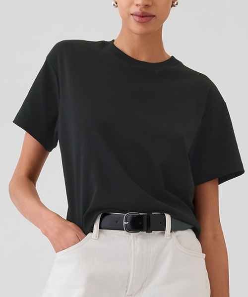 GAP(ギャップ)の「スーピマ(R) コットンリラックスtシャツ(半袖)(Tシャツ/カットソー・レディース・ライトブラウン/ブラック/オフホワイト/ネイビー/ベージュ/ライトグレー/ブラウン/ブルー/ワイン・S/M/L/XL/XS/XXS)」の2枚目の写真