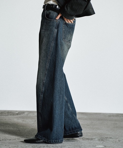 VINTAGE WASHED CURVED DENIM（デニムパンツ）｜WYM LIDNM（ウィム