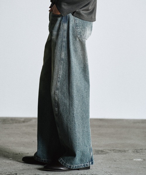 VINTAGE WASHED CURVED DENIM（デニムパンツ）｜WYM LIDNM（ウィム