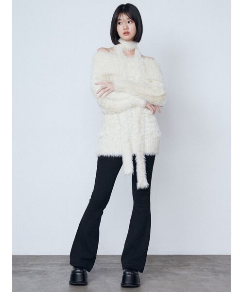 EMODA(エモダ)の「オフショルダータイオーバーニット(ニット/セーター・レディース・アイボリー/ブラック/ブルー・FREE)」の19枚目の写真