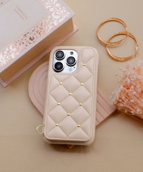 CECIL McBEE（セシルマクビー）の「iPhone17 iPhone17Pro iPhone17e iPhoneAir iPhone16/16e/16Pro/15/14/13 セシルマクビー [キルティング背面ケース]（スマホケース/カバー・レディース・グレー/モカ/ベージュ/スモークピンク/ブラック・iPhone 16 Pro/iPhone 16/iPhone 13/14/iPhone 15/iPhone 16e/iPhone Air/iPhone 17 Pro/iPhone 17）」の4枚目の写真