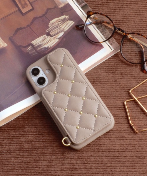 CECIL McBEE（セシルマクビー）の「iPhone17 iPhone17Pro iPhone17e iPhoneAir iPhone16/16e/16Pro/15/14/13 セシルマクビー [キルティング背面ケース]（スマホケース/カバー・レディース・グレー/モカ/ベージュ/スモークピンク/ブラック・iPhone 16 Pro/iPhone 16/iPhone 13/14/iPhone 15/iPhone 16e/iPhone Air/iPhone 17 Pro/iPhone 17）」の3枚目の写真