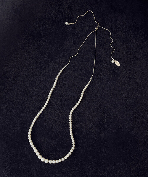 COMME CA ISM（コムサイズム）の「プラスチックパール　スライドネックレス（ネックレス・レディース・ゴールド・FREE）」の8枚目の写真