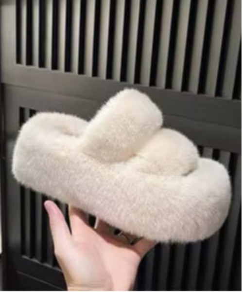 ammy.（エイミードット）の「【 ammy. / エイミードット 】 厚底 ふわふわ ファー スリッパ / サンダル（ルームシューズ/スリッパ・レディース・ベージュ/ピンク/ブルー/ブラック/アイボリー・M/L/S）」の2枚目の写真