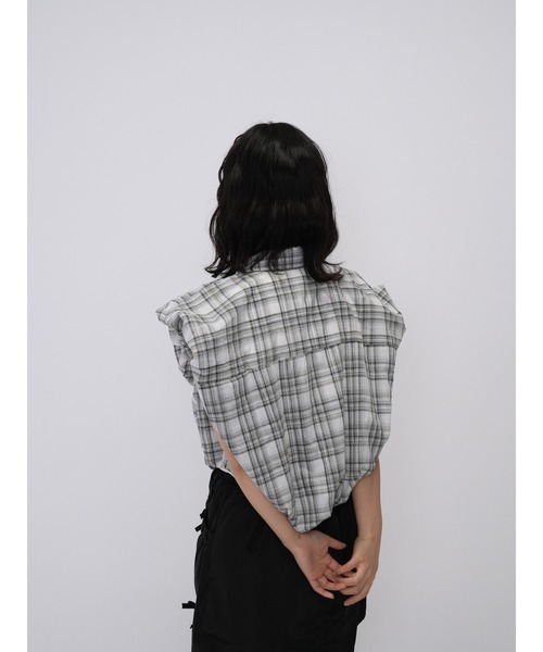 Enewd nina（エニュードニーナ）の「【ZOZO限定】ボリューム チェック シャツ ブラウス ノースリーブ（シャツ/ブラウス・レディース・グレー・FREE）」の4枚目の写真