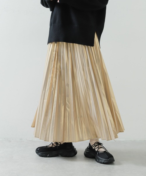 SENSE OF PLACE by URBAN RESEARCH（センスオブプレイスバイアーバンリサーチ）の「グロッシープリーツスカート（スカート・レディース・ブラック/シルバー/ゴールド・ONE）」の3枚目の写真