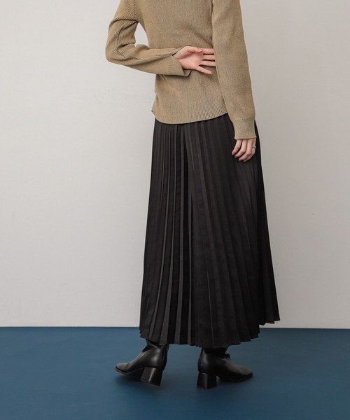 SENSE OF PLACE by URBAN RESEARCH（センスオブプレイスバイアーバンリサーチ）の「グロッシープリーツスカート（スカート・レディース・ブラック/シルバー/ゴールド・ONE）」の6枚目の写真