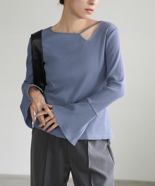 select MOCA（セレクトモカ）の「デザインネックリブトップス（Tシャツ/カットソー・レディース・アイボリー/グレイッシュベージュ/ブルー/ブラック・FREE）」の4枚目の写真