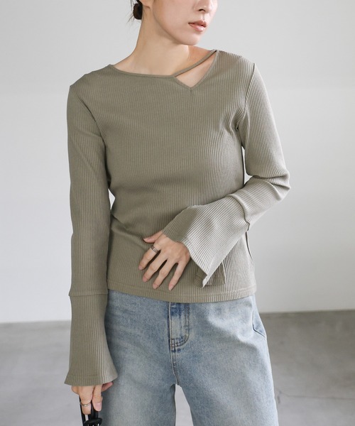 select MOCA（セレクトモカ）の「デザインネックリブトップス（Tシャツ/カットソー・レディース・アイボリー/グレイッシュベージュ/ブルー/ブラック・FREE）」の9枚目の写真