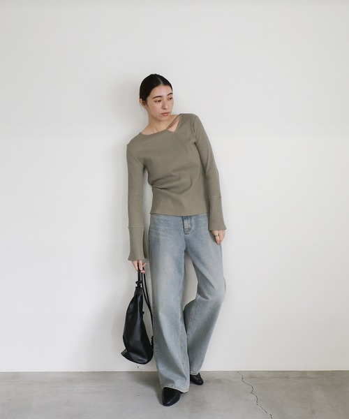 select MOCA（セレクトモカ）の「デザインネックリブトップス（Tシャツ/カットソー・レディース・アイボリー/グレイッシュベージュ/ブルー/ブラック・FREE）」の14枚目の写真