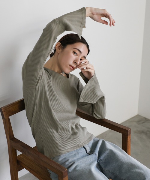 select MOCA（セレクトモカ）の「デザインネックリブトップス（Tシャツ/カットソー・レディース・アイボリー/グレイッシュベージュ/ブルー/ブラック・FREE）」の10枚目の写真