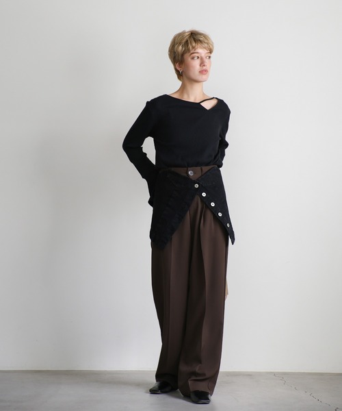 select MOCA（セレクトモカ）の「デザインネックリブトップス（Tシャツ/カットソー・レディース・アイボリー/グレイッシュベージュ/ブルー/ブラック・FREE）」の6枚目の写真