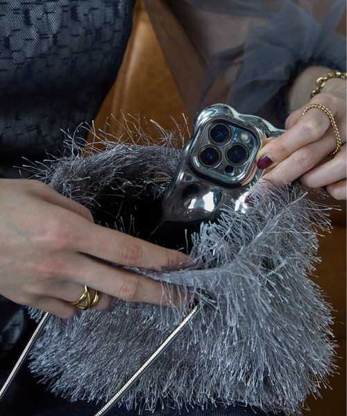 &Robu.（アンドロブ）の「シャギー巾着2WAYバッグ お呼ばれ パーティ 結婚式（ショルダーバッグ・レディース・ライトグレー/ベージュ/ブラック×ゴールド/グレー・FREE）」の13枚目の写真