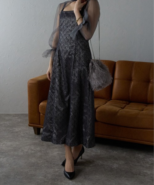 &Robu.（アンドロブ）の「シャギー巾着2WAYバッグ お呼ばれ パーティ 結婚式（ショルダーバッグ・レディース・ライトグレー/ベージュ/ブラック×ゴールド/グレー・FREE）」の18枚目の写真