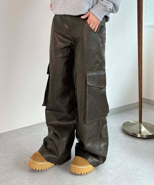 sedacle(セダクル)の「ヴィンテージライク合皮パンツ(その他パンツ・メンズ・ブラック/ブラウン・SMALL/MEDIUM/LARGE)」の2枚目の写真