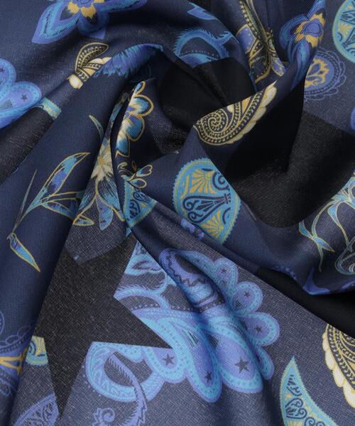CONVERSE TOKYO（コンバーストウキョウ）の「STAR★ PAISLEY SCARF（バンダナ/スカーフ・レディース・ネイビー・FREE）」の3枚目の写真