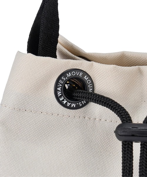 ROXY(ロキシー)の「SMART PURSE /ロキシー巾着ショルダーバック(ショルダーバッグ・レディース・ブラック/ベージュ・FREE)」の12枚目の写真