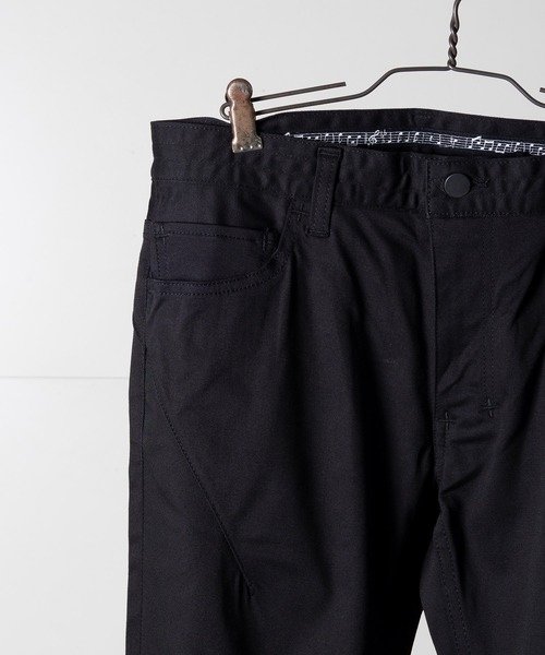 n(n) BY NUMBER (N)INE(エヌエヌバイナンバーナイン)の「STRAIGHT PANTS_STRECH CHINO / スリム ストレートパンツ トレッチチノ(デニムパンツ・メンズ・ブラック・3)」の2枚目の写真