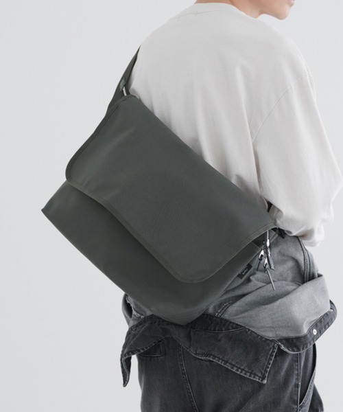 STANDARD SUPPLY(スタンダードサプライ)の「スタンダードサプライ / SIMPLICITY シンプリシティ / FLAP MESSENGER フラップメッセンジャー(ショルダーバッグ・レディース・グレー/ダークパープル/ブラック/サンドベージュ/モカ/ダークネイビー/チャコールグレー・FREE)」の3枚目の写真