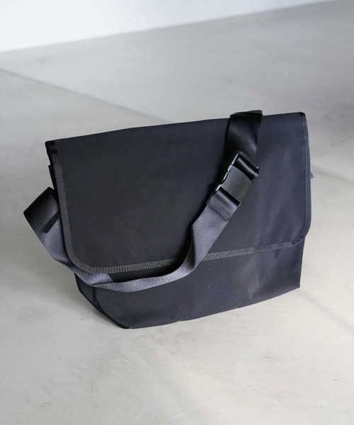 STANDARD SUPPLY(スタンダードサプライ)の「スタンダードサプライ / SIMPLICITY シンプリシティ / FLAP MESSENGER フラップメッセンジャー(ショルダーバッグ・レディース・グレー/ダークパープル/ブラック/サンドベージュ/モカ/ダークネイビー/チャコールグレー・FREE)」の2枚目の写真
