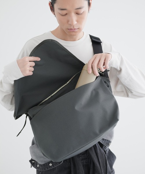 STANDARD SUPPLY(スタンダードサプライ)の「スタンダードサプライ / SIMPLICITY シンプリシティ / FLAP MESSENGER フラップメッセンジャー(ショルダーバッグ・レディース・グレー/ダークパープル/ブラック/サンドベージュ/モカ/ダークネイビー/チャコールグレー・FREE)」の9枚目の写真