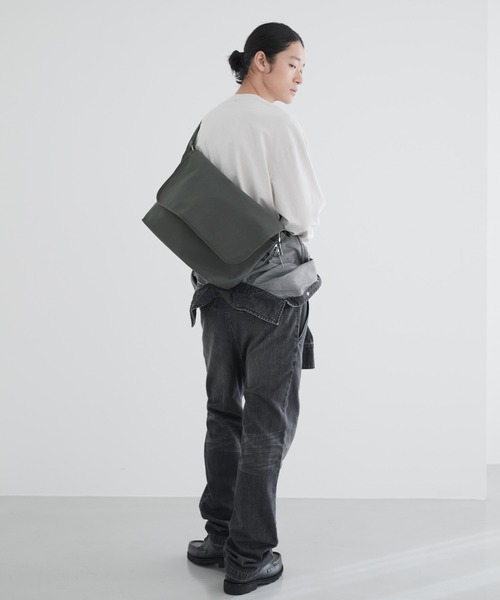 STANDARD SUPPLY(スタンダードサプライ)の「スタンダードサプライ / SIMPLICITY シンプリシティ / FLAP MESSENGER フラップメッセンジャー(ショルダーバッグ・レディース・グレー/ダークパープル/ブラック/サンドベージュ/モカ/ダークネイビー/チャコールグレー・FREE)」の8枚目の写真
