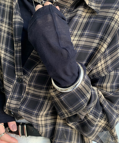 DouDou（ドゥドゥ）の「パイプバングル（ブレスレット・レディース・シルバー/ゴールド・FREE）」の3枚目の写真