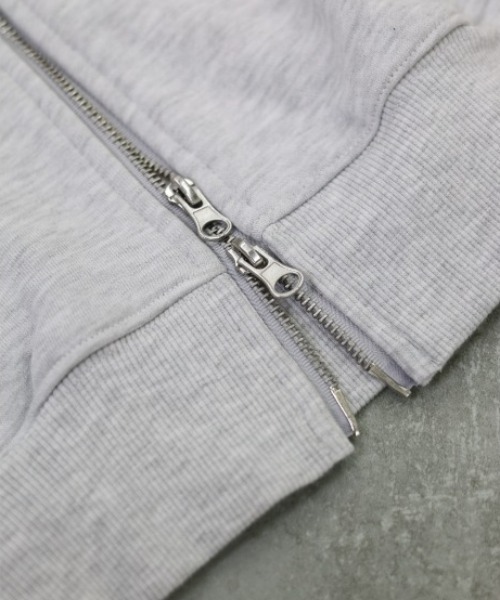 ATMARK(アットマーク)の「《2サイズ展開 / UNISEX 》オールドイングリッシュATMARKロゴ スウェット フルジップパーカー(パーカー・レディース・ホワイト/ブラック・MEDIUM/LARGE)」の19枚目の写真
