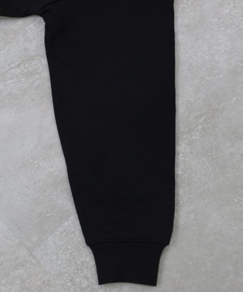 ATMARK(アットマーク)の「《2サイズ展開 / UNISEX 》オールドイングリッシュATMARKロゴ スウェット フルジップパーカー(パーカー・レディース・ホワイト/ブラック・MEDIUM/LARGE)」の9枚目の写真