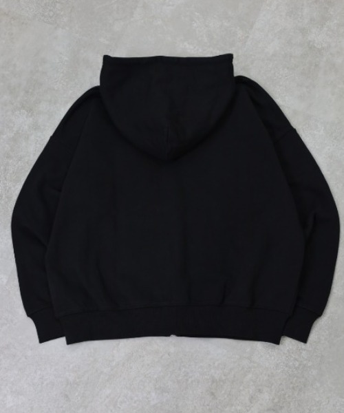 ATMARK(アットマーク)の「《2サイズ展開 / UNISEX 》オールドイングリッシュATMARKロゴ スウェット フルジップパーカー(パーカー・レディース・ホワイト/ブラック・MEDIUM/LARGE)」の7枚目の写真