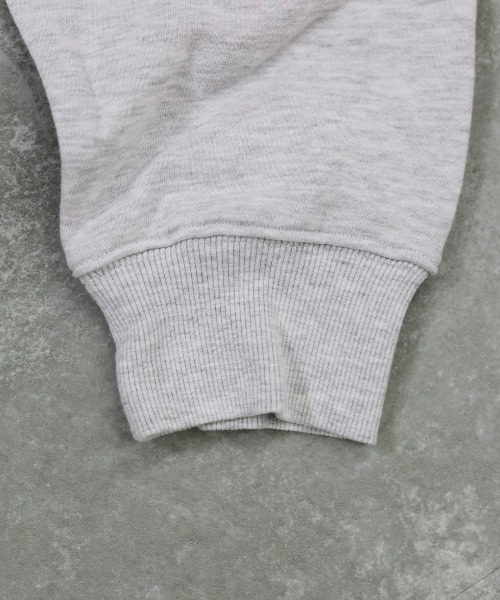 ATMARK(アットマーク)の「《2サイズ展開 / UNISEX 》オールドイングリッシュATMARKロゴ スウェット フルジップパーカー(パーカー・レディース・ホワイト/ブラック・MEDIUM/LARGE)」の16枚目の写真