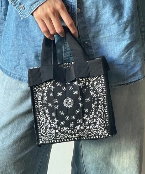 KNT365(ケイエヌティサンロクゴ)の「Co-Knitty Paisley(ハンドバッグ・レディース・ホワイト/ブラック・FREE)」の1枚目の写真