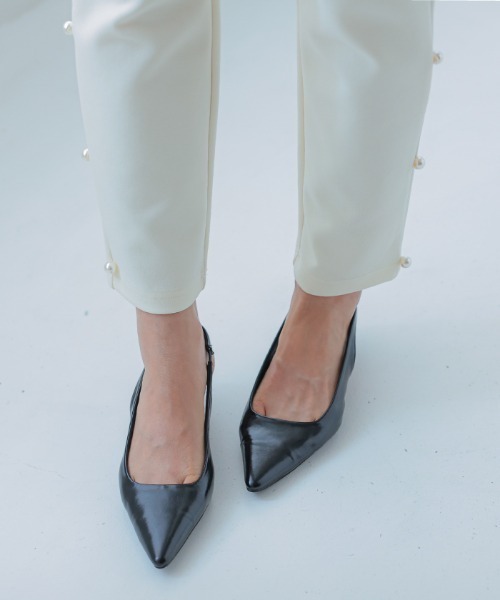 aquagarage(アクアガレージ)の「バックストラップローヒールパンプス(パンプス・レディース・レオパード/ブラック/シルバー・24.0cm/23.5cm/23.0cm)」の1枚目の写真