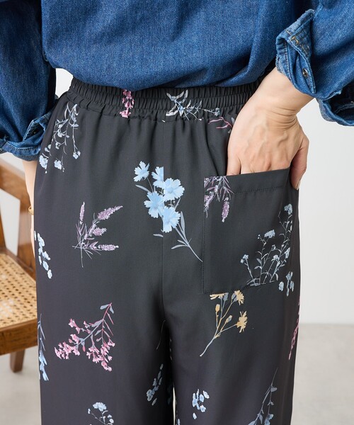 FREAK'S STORE(フリークスストア)の「大判花柄 イージーパンツ(その他パンツ・レディース・ブラック/オフホワイト・フリ-)」の5枚目の写真
