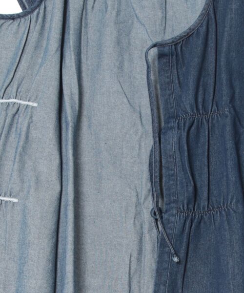 aimoha（アイモハ）の「ドローストリングデニムベスト（ベスト・レディース・ライトブルー/ネイビー・FREE）」の4枚目の写真