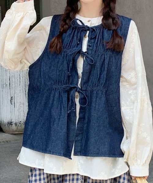 aimoha（アイモハ）の「ドローストリングデニムベスト（ベスト・レディース・ライトブルー/ネイビー・FREE）」の8枚目の写真