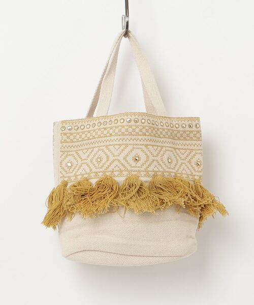 MAISON mou(メゾンムー)の「【Swaraj/スワラージ】ジオメトリック刺繡タッセルトートバッグ(トートバッグ・レディース・マスタード・FREE)」の2枚目の写真