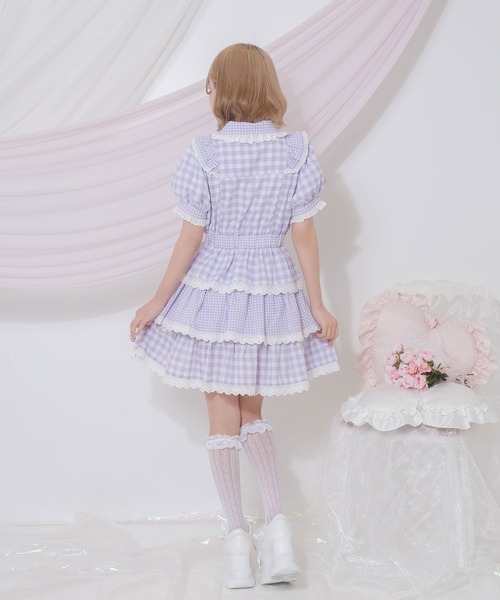 Honey Cinnamon(ハニーシナモン)の「ギンガム3段フリルワンピース(ワンピース・レディース・ラベンダー/ブラック・FREE)」の4枚目の写真