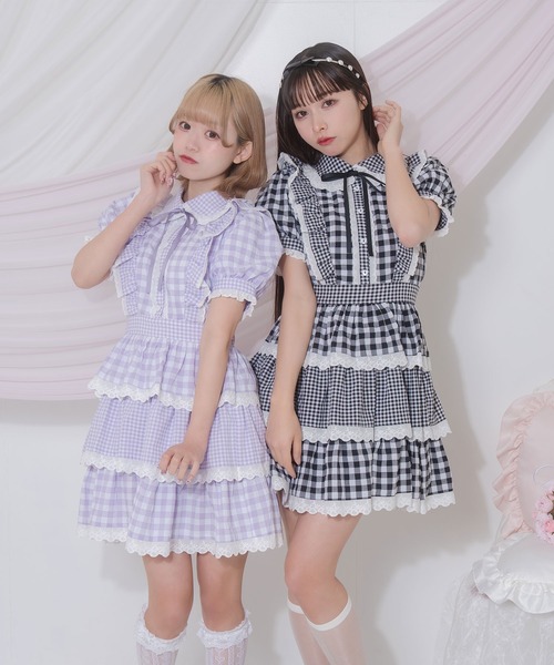 Honey Cinnamon(ハニーシナモン)の「ギンガム3段フリルワンピース(ワンピース・レディース・ラベンダー/ブラック・FREE)」の3枚目の写真